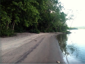 Trail next to Connecticut River